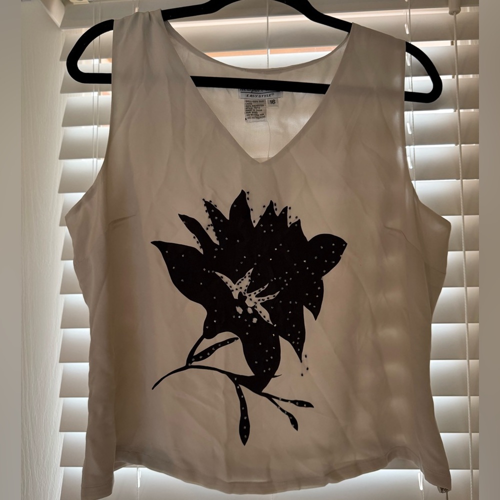 Newport News/EasyStyle Vintage-Ivory top with beaded black graphic Floral design